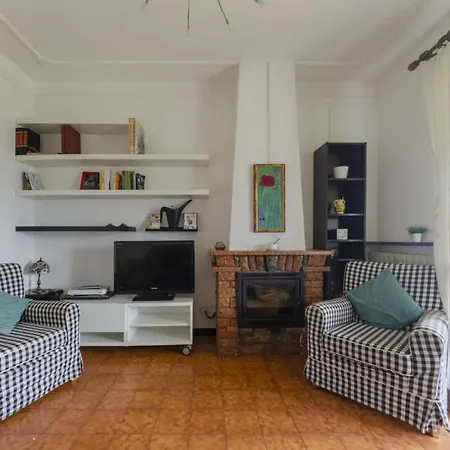 Altido Family 2 Bedroom Apt For 6 With Backyard In Mattarana * Carrodano Inferiore