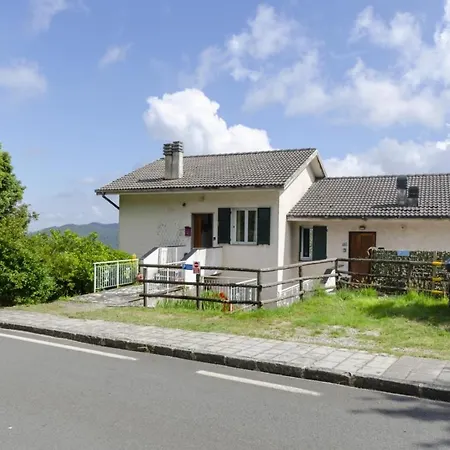 Altido Family 2 Bedroom Apt For 6 With Backyard In Mattarana