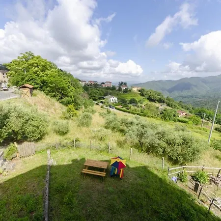 Altido Family 2 Bedroom Apt For 6 With Backyard In Mattarana Lejlighed *