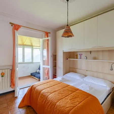 Altido Family 2 Bedroom Apt For 6 With Backyard In Mattarana Lejlighed Carrodano Inferiore